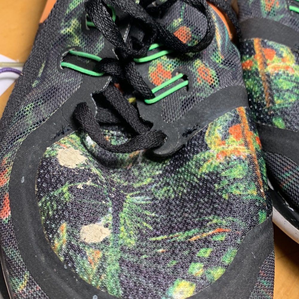 Nikes - Picture 3 of 5
